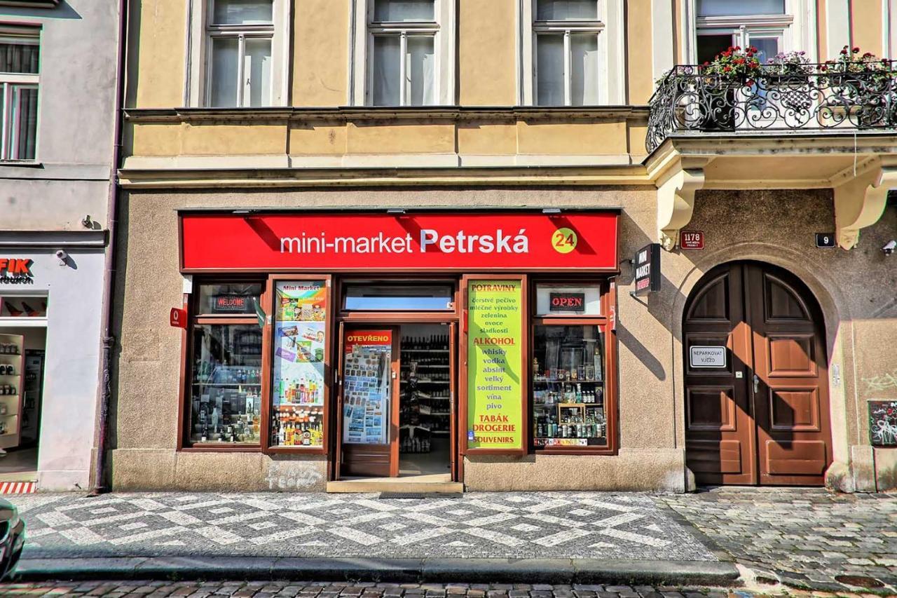 Peter'S Tower Apartments Прага Екстериор снимка