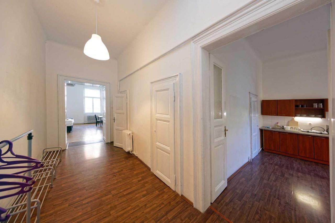 Peter'S Tower Apartments Прага Екстериор снимка