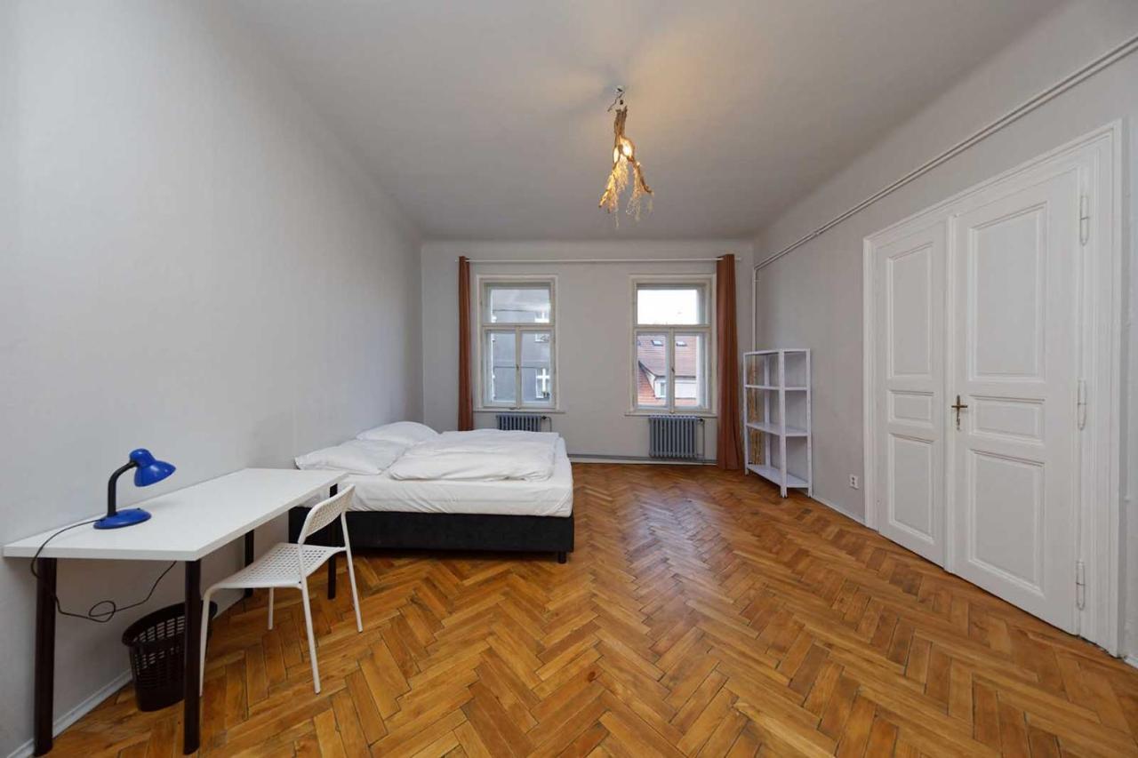Peter'S Tower Apartments Прага Екстериор снимка