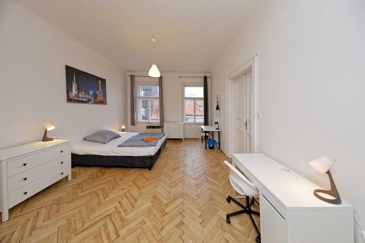 Peter'S Tower Apartments Прага Екстериор снимка