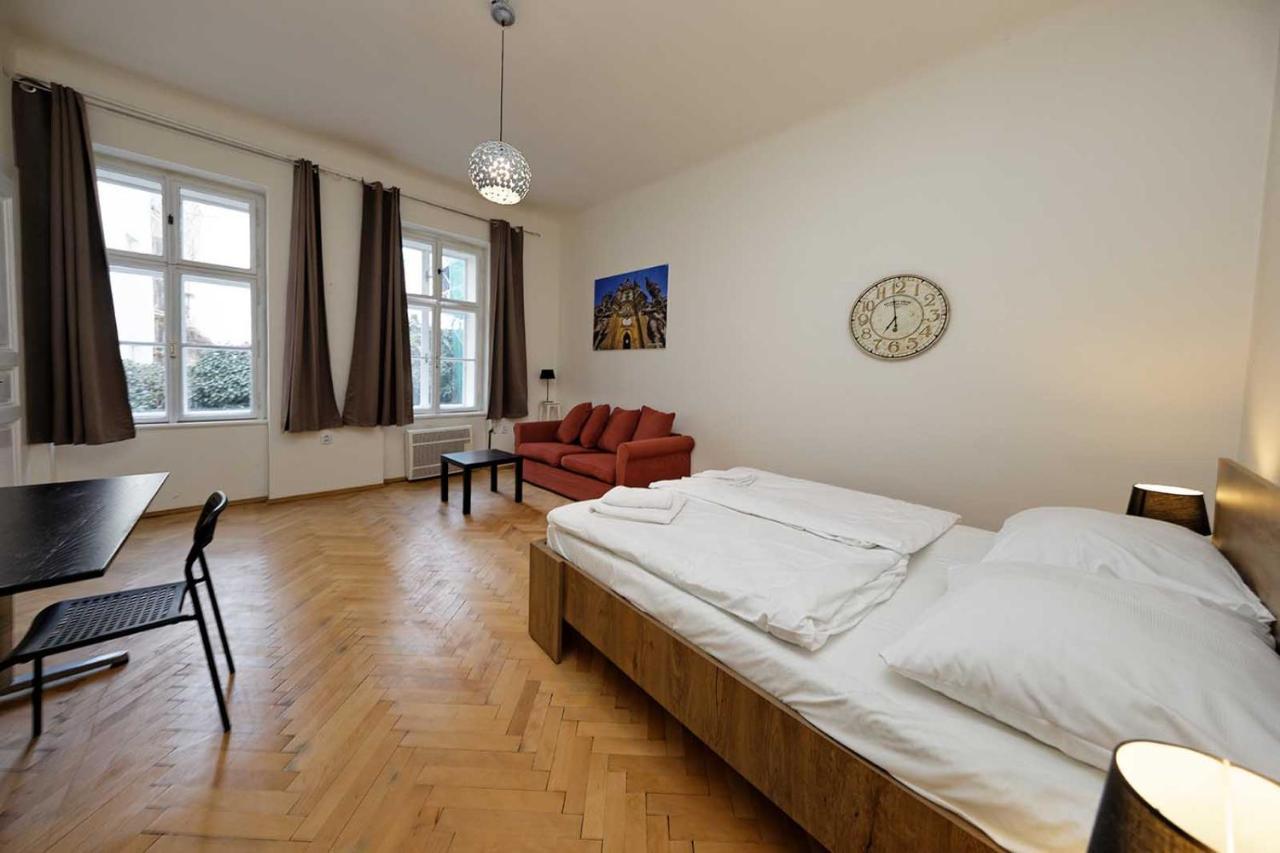 Peter'S Tower Apartments Прага Екстериор снимка