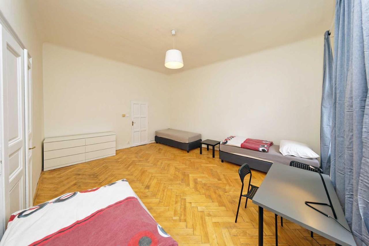 Peter'S Tower Apartments Прага Екстериор снимка