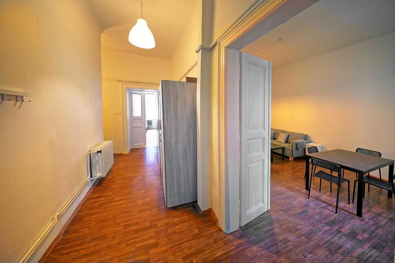 Peter'S Tower Apartments Прага Екстериор снимка