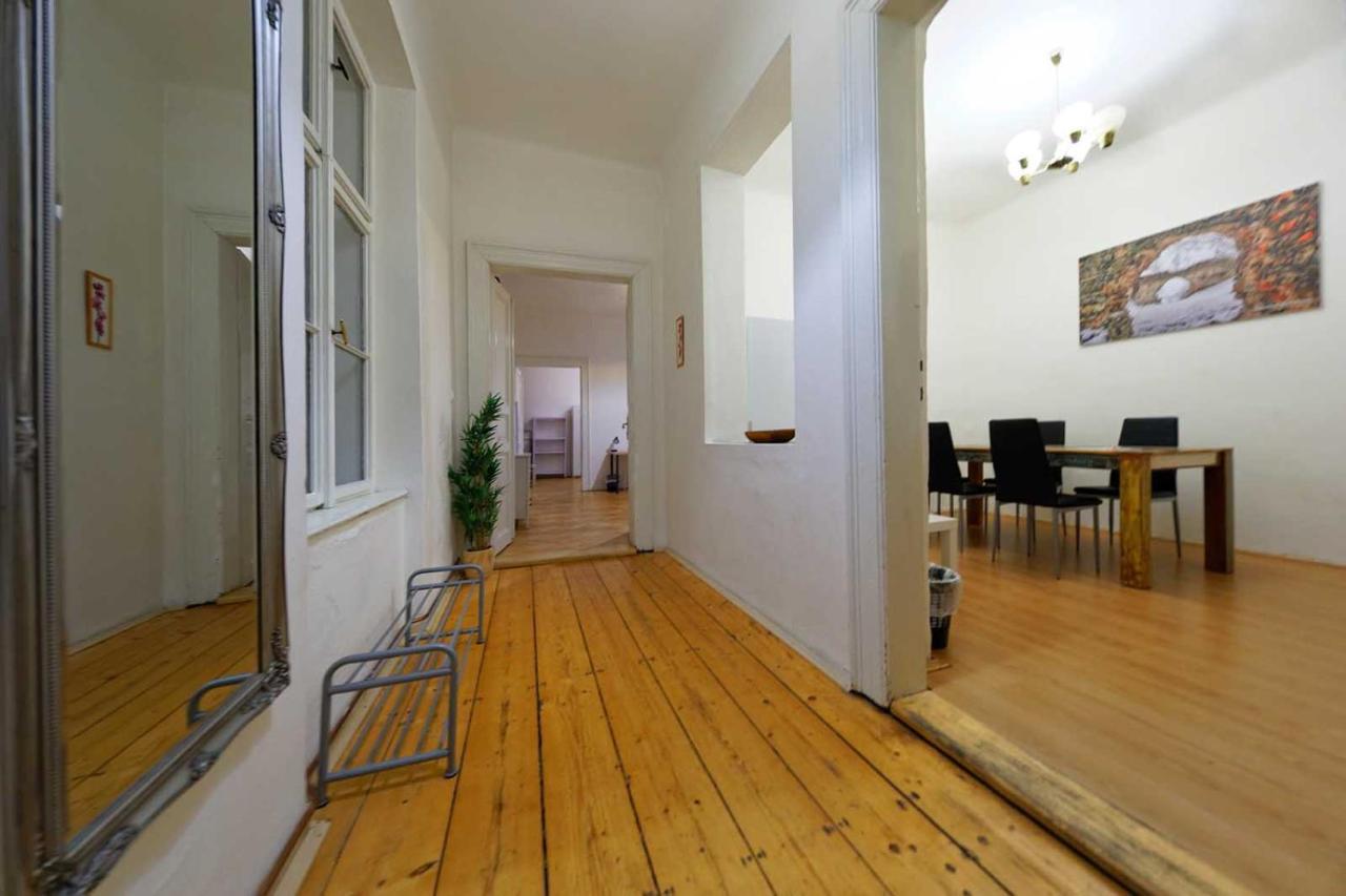 Peter'S Tower Apartments Прага Екстериор снимка