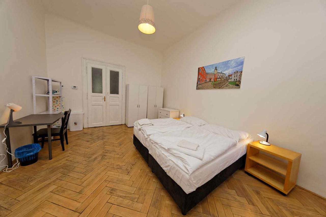 Peter'S Tower Apartments Прага Екстериор снимка