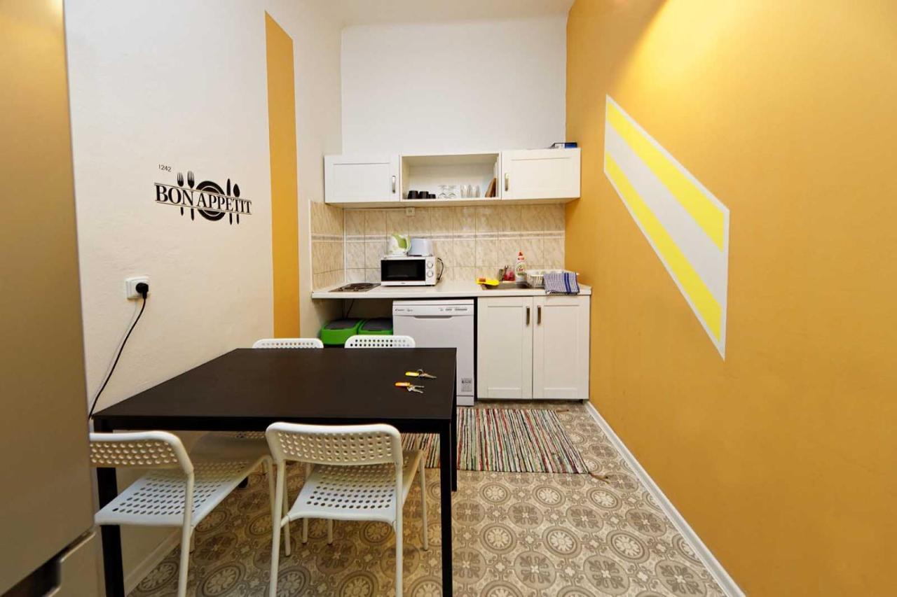 Peter'S Tower Apartments Прага Екстериор снимка