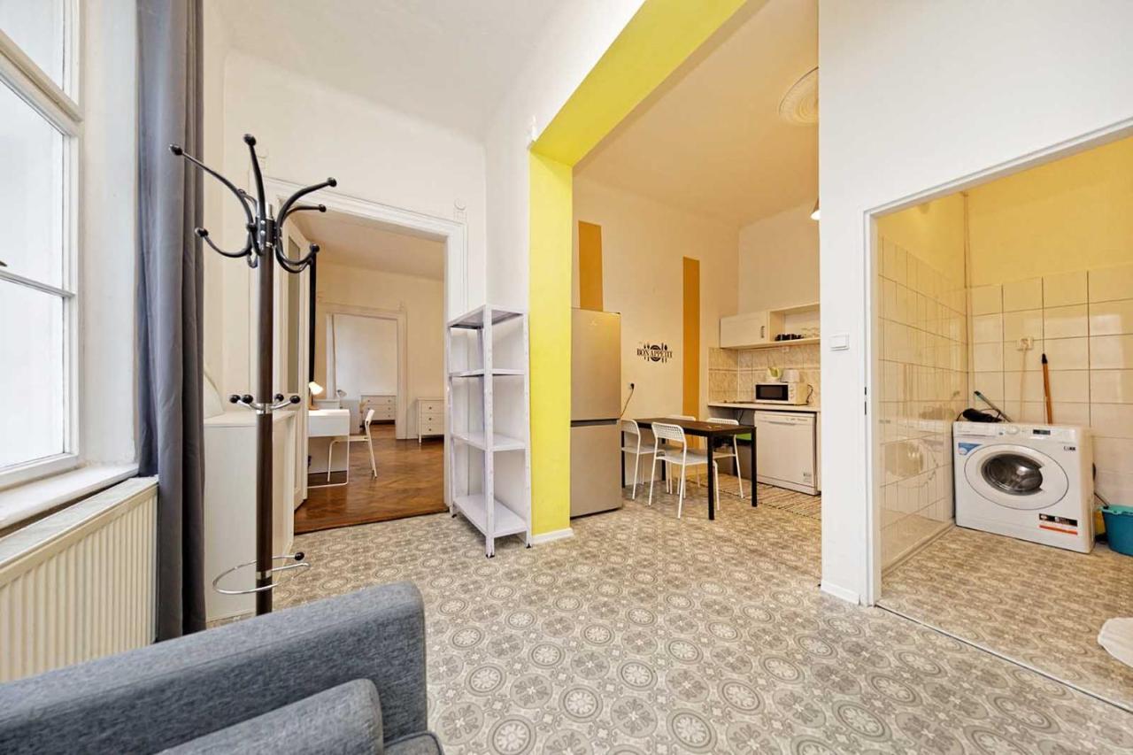 Peter'S Tower Apartments Прага Екстериор снимка