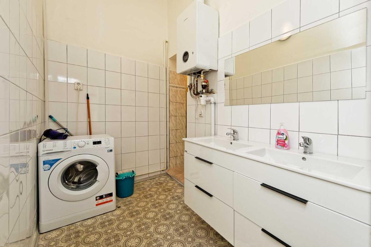 Peter'S Tower Apartments Прага Екстериор снимка